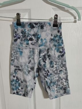 lululemon athletica Teal Gray Floral Athletic Bike Shorts